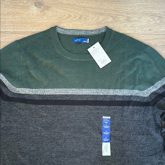 Men’s NEW Green and Gray Crewneck Sweater - NEW WITH TAGS - Picture 4 of 4